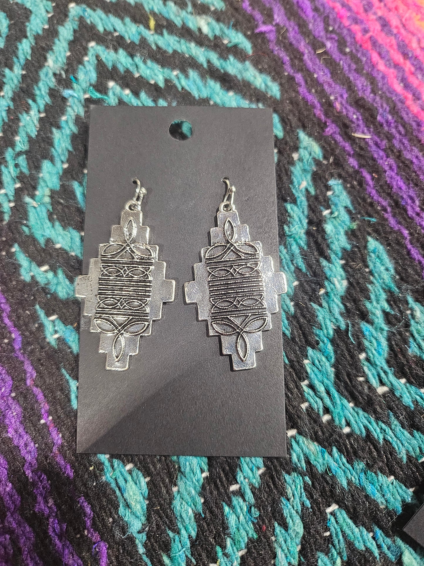 Buckstich Dangle Earrings